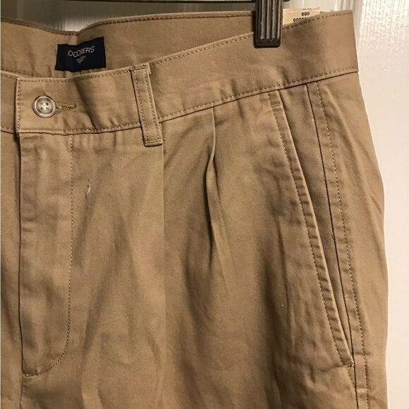 NWT Dockers washed pleated relaxed fit Khaki shorts sz.32 - Picture 4 of 6